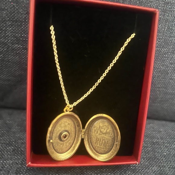 NWT TAYLOR SWIFT RUN LOCKET RARE - Picture 3 of 3